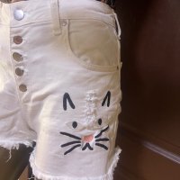 Бели къси дънкови панталони ! , снимка 2 - Къси панталони и бермуди - 42246136