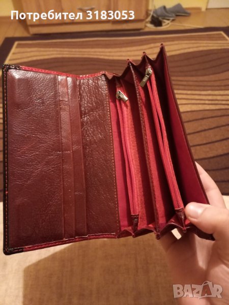 Портмоне дамско, от изкуствена кожа, запазено, с отделения за стотинки и карти, удобно за носене, снимка 1