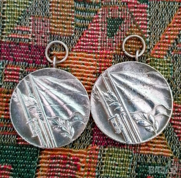 2 броя медал 🏅 🏅 Отечествена война 1944 - 1945, снимка 1