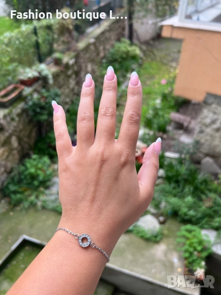 Сребриста гривна с кръгче с блестящи камъчета ❤️, снимка 1