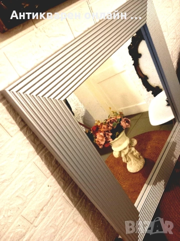 огледало за стена модел Flute от Riflessi. 