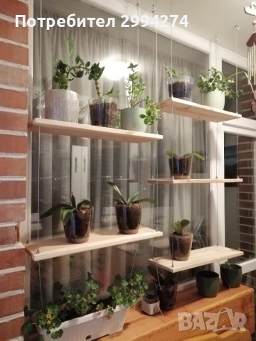 Висяща етажерка с дървени плотове 