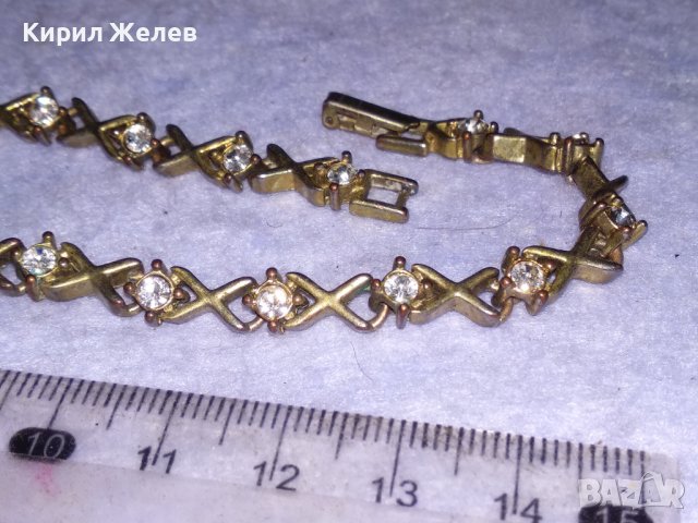 AVON СТАРА МАРКОВА ПОСРЕБРЕНА МОДНА МЕСИНГОВА АРТ ГРИВНА с ИСКРЯЩИ ФАСЕТИРАНИ КРИСТАЛИ 37059, снимка 10 - Гривни - 41389421