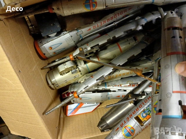 Стара тенекиена играчка ракета., снимка 2 - Колекции - 53234560