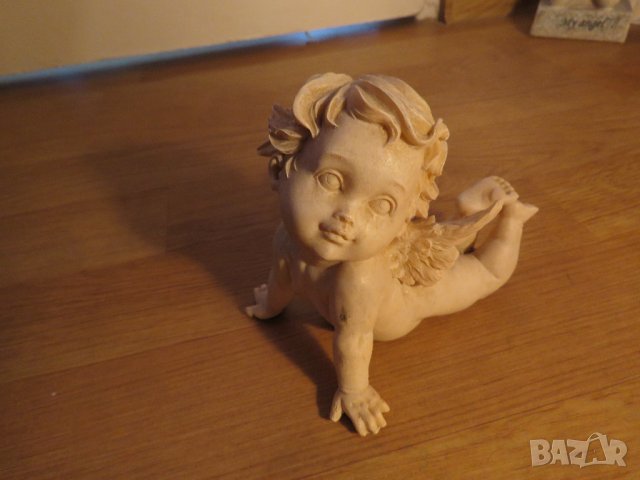 Старинна фигурка сладко седящо ангелче, херувим, херувимче  - подари нежност, щастие и любов ангел 