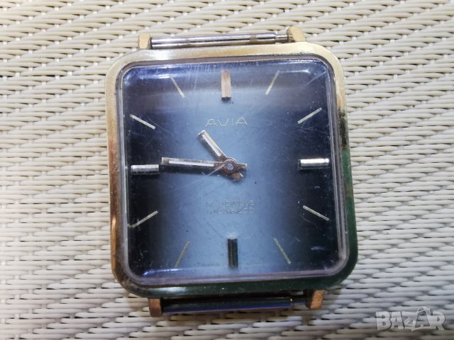 позлатен AVIA 