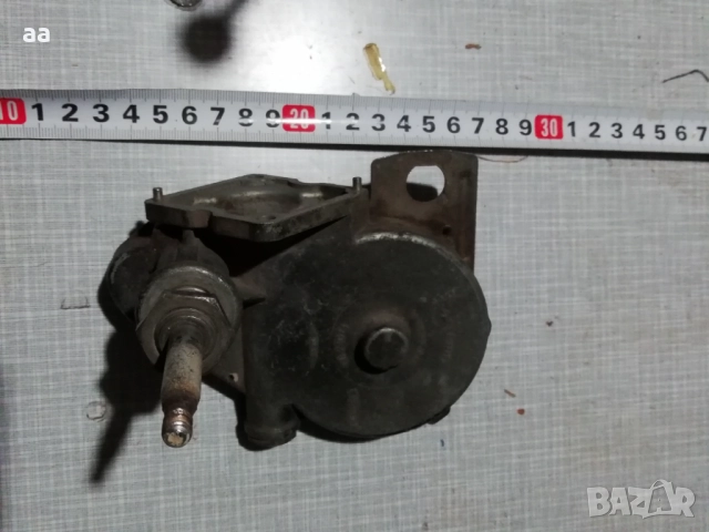 Редуктор от чистачки от комбайн 45 градуса на оста за чистачката