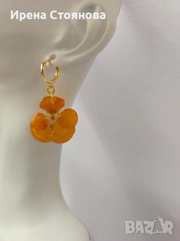 Мини обечки с естествен цвят на мини градинска теменужка. , снимка 2 - Обеци - 53737924