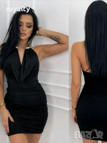 Черна сатенена рокля със секси деколте