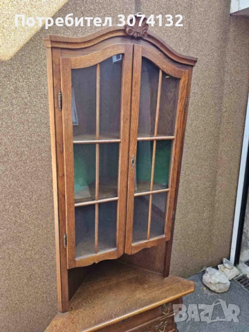 Витрина за ъгъл в стил Чипъндейл, снимка 2 - Секции и витрини - 52256037