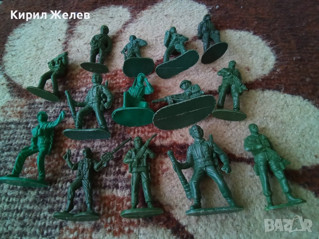Войници пластмасови 12 броя 51757, снимка 3 - Колекции - 52105931
