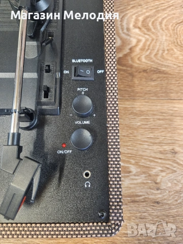 Грамофон в куфарче Crosley Cruiser Deluxe CR8005D – Bluetooth & Vintage Style, снимка 9 - Грамофони - 53778742