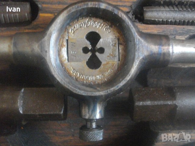 Старо Качество Made in USA-Големи Резбонарезни Плашки Метчици За Резби Дървена Кутия-Старо Производс, снимка 13 - Други инструменти - 44492080