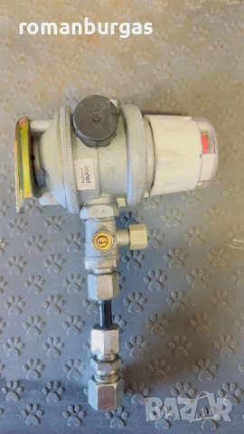 Регулатор двустепенен 30 mbar за 2 бутилки, снимка 2 - Аксесоари и консумативи - 53133477