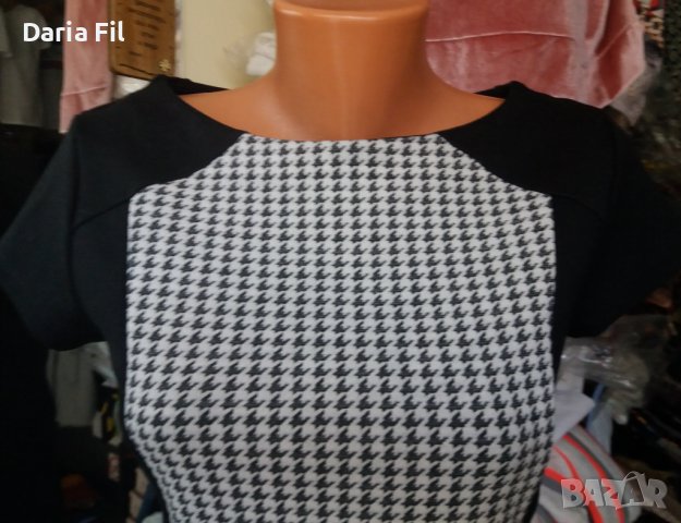 Черна вталена рокля с къс ръкав и черно-бял пепит, снимка 2 - Рокли - 40231272