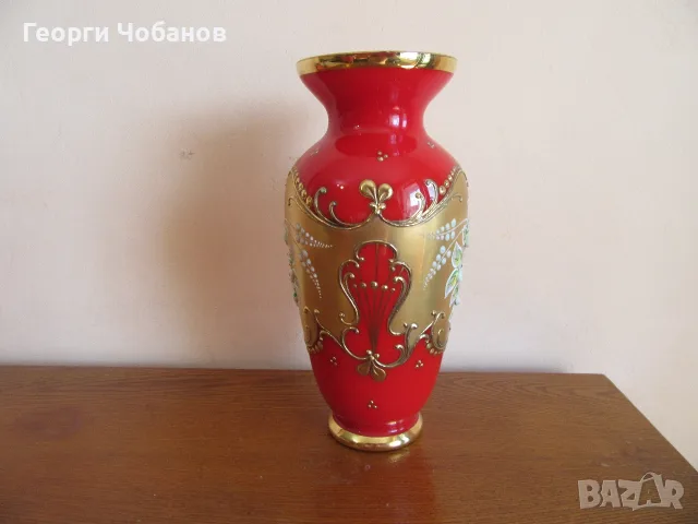 Червена ваза с позлата и флорални мотиви., снимка 3 - Вази - 55963127