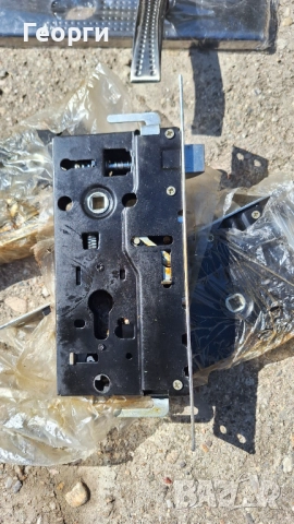 Брави за метални врати 4 броя