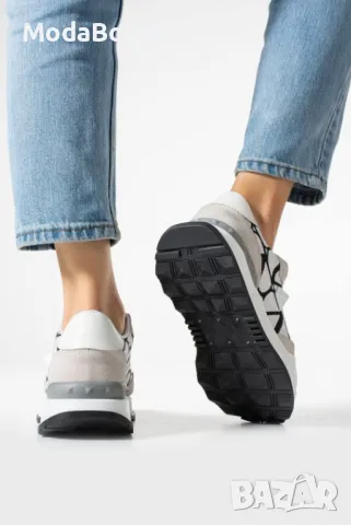 Valentino дамски маратонки , снимка 2 - Маратонки - 48318568