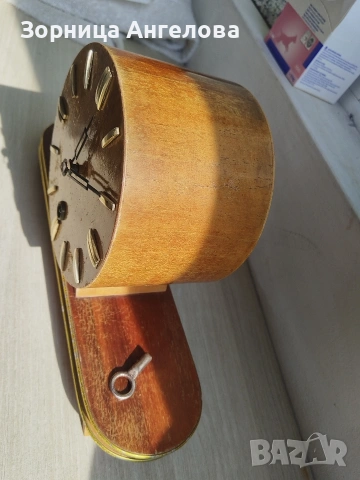 Продавам стар немски механичен часовник с ключ (VEB Halberg, ГДР). Работи отлично., снимка 2 - Антикварни и старинни предмети - 53691866