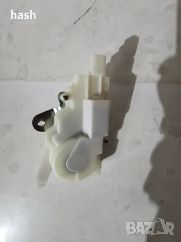 Заключващ механизъм за багажник, Toyota Yaris (1999-2005)[_P1_] 69150-52011, снимка 1