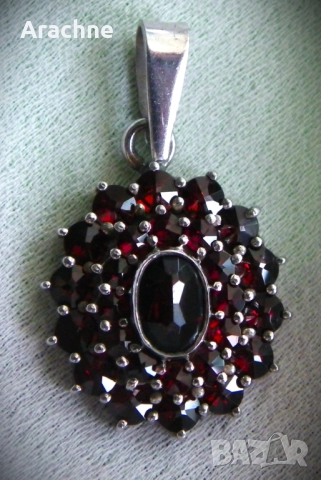 Марокански сребърен медальон с гранати