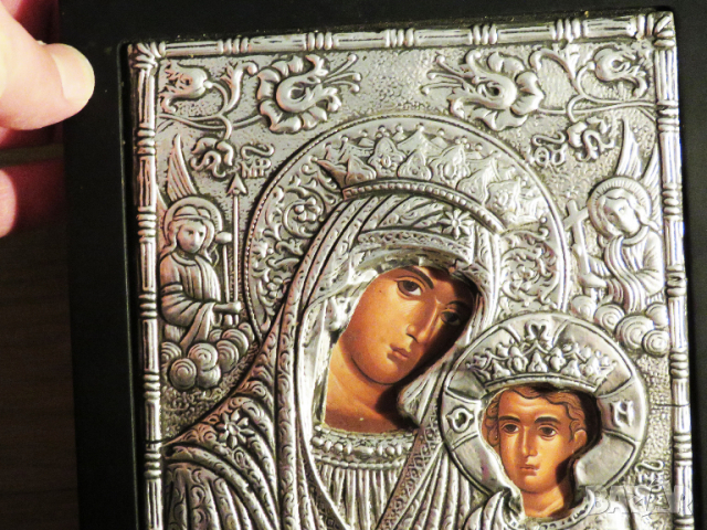 красива икона на богородица, Дева Мария с младенеца във византийски стил с метален обков, снимка 2 - Икони - 36117817