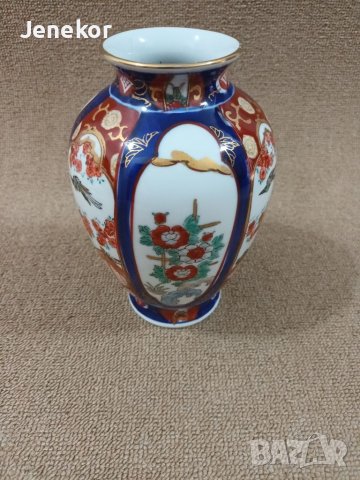 Порцеланова ваза. 