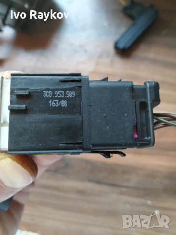Бутон аварийни светлини за Volkswagen Passat  B6 , 3C8953509, снимка 2 - Части - 51053537