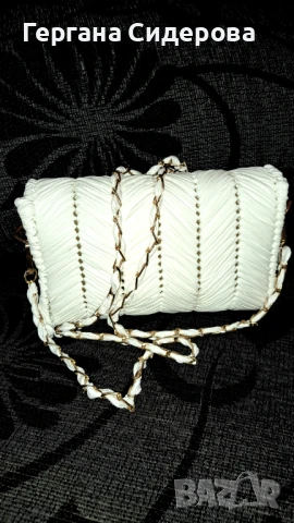 Малка бяла чанта ръчно направена , снимка 4 - Чанти - 51399597