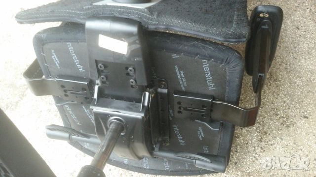 Офис стол Interstuhl със забележки по тапицерията, снимка 11 - Столове - 53020004