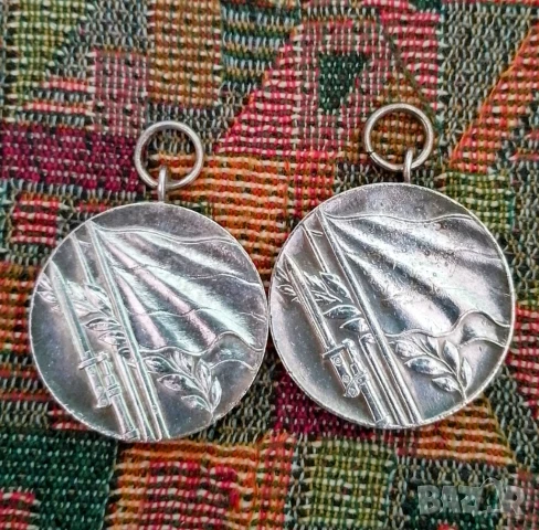 2 броя медал 🏅 🏅 Отечествена война 1944 - 1945