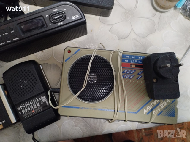 Лот стари радио апарати, снимка 3 - Радиокасетофони, транзистори - 52147820