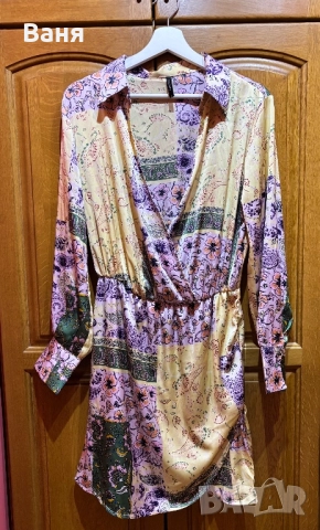 Цветна рокля пейсли дизайн