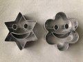 Усмихнати резци за бисквитки - 1 комплект от 2 бр - звездичка и цвете, снимка 1 - Форми - 44476841