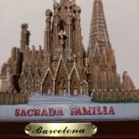 Ценна находка Гауди Барселона Sagrada Familia Декоративен/витринен сувенир Испания , снимка 9 - Колекции - 44737851