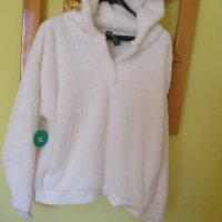 Бяла вълнена блуза, снимка 2 - Блузи с дълъг ръкав и пуловери - 34308330