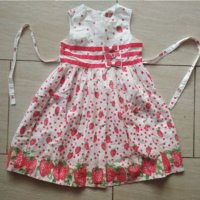 Детска рокля на ягодки RIVETING, снимка 1 - Детски рокли и поли - 34139058