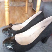Продавам черни официални обувки  на Елиза . Естествен велур и лак отпред.Номер 39.Отговарят на 38., снимка 4 - Дамски елегантни обувки - 41731751