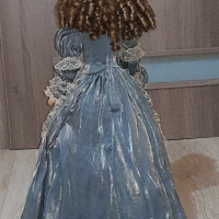 Порцеланова кукла със стойка , снимка 3 - Кукли - 44576311
