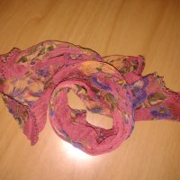 Дамско тънко  шалче на цветя, снимка 1 - Шалове - 41734661