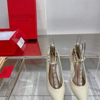 Valentino (реплика) 64, снимка 4 - Дамски обувки на ток - 44518331