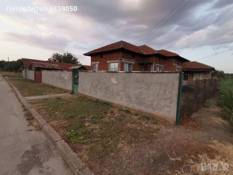 Къща с двор, снимка 1