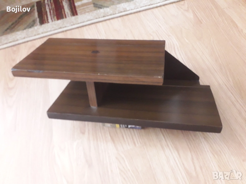 Продавам,рафтче за монтаж на стена,за телефон,списания , снимка 1