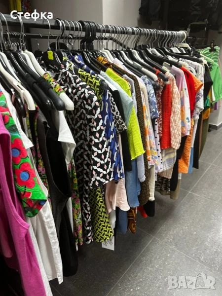 Пакет 100Бр дрехи на Едро , снимка 1