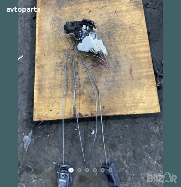 Nissan almera 2000година седан брави задни врати, снимка 1