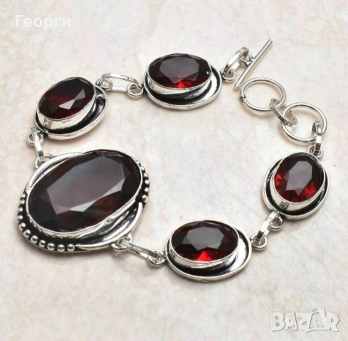 Красива сребърна гривна с големи Колумбииски гранати, снимка 1