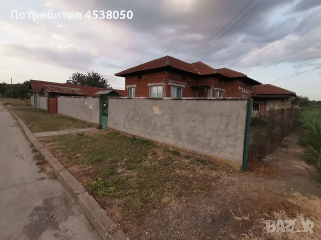 Къща с двор, снимка 1