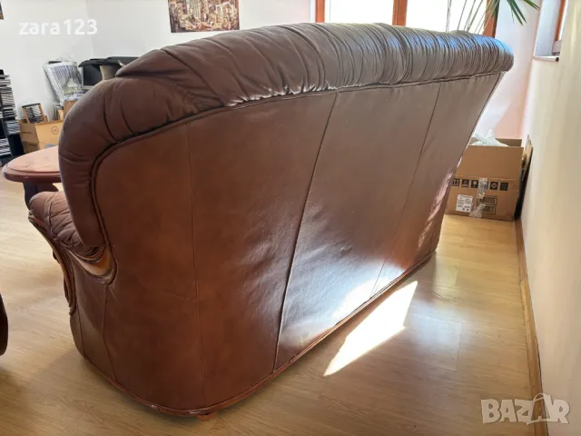 Кожени дивани 2ка и 3ка + табуретка, снимка 13 - Дивани и мека мебел - 49438593