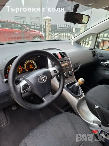 Toyota Auris 1.33 vvti, снимка 8 - Автомобили и джипове - 56411968