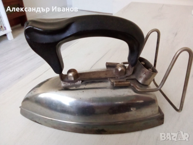 Стара руска/съветска/ ютия 1952 г., снимка 2 - Антикварни и старинни предмети - 52501949